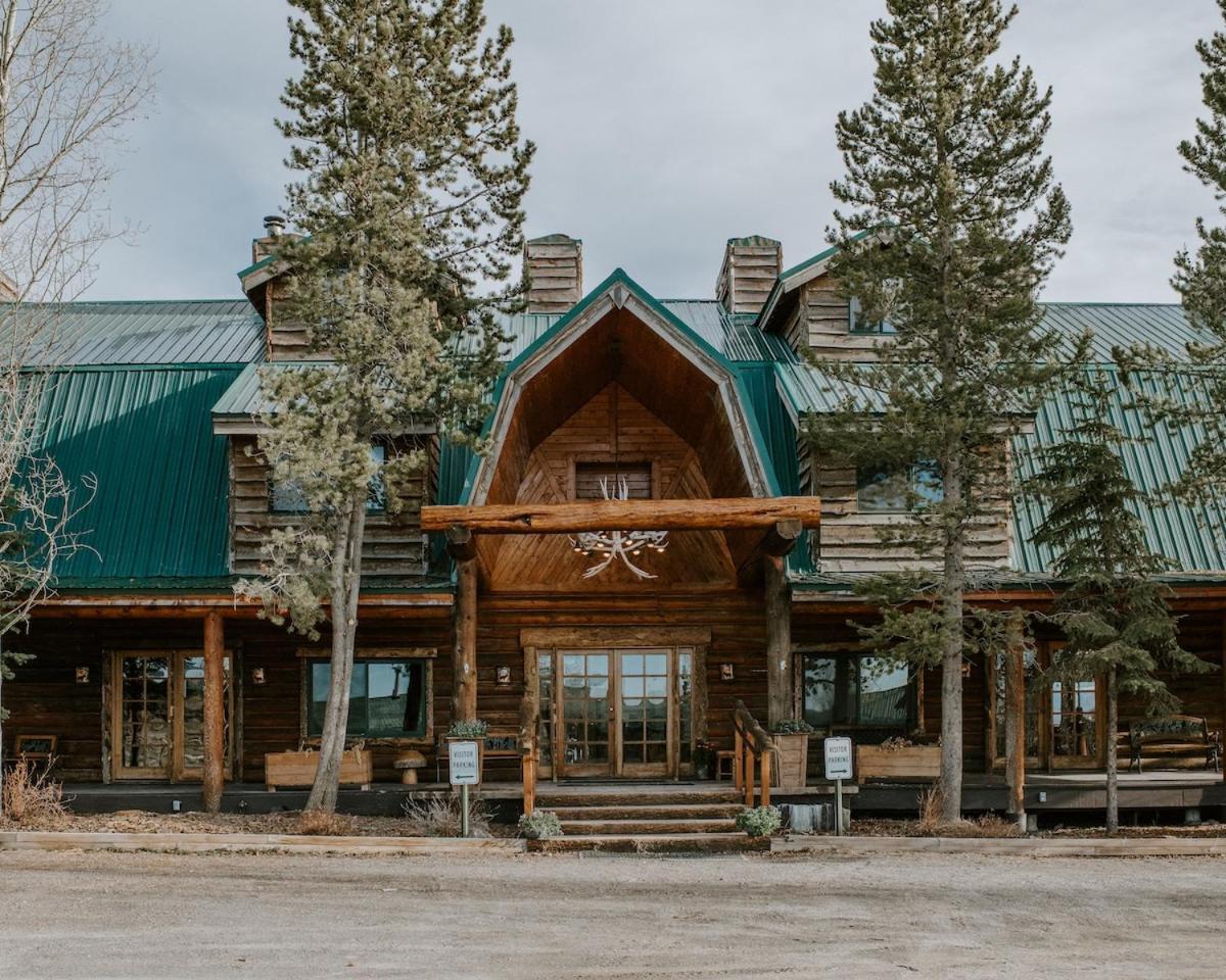 Bar N Ranch Lodge *