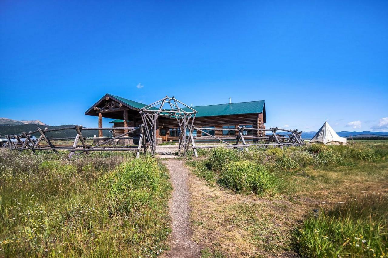 Bar N Ranch Lodge