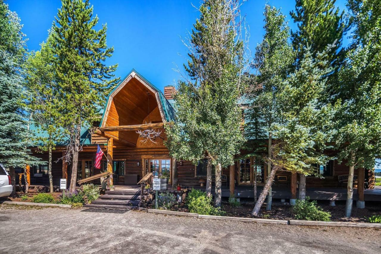 Bar N Ranch Lodge *