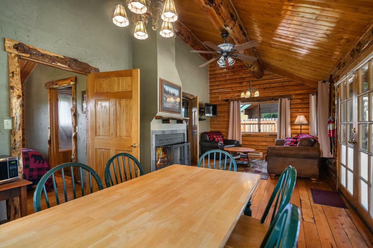 Lodge Bar N Ranch